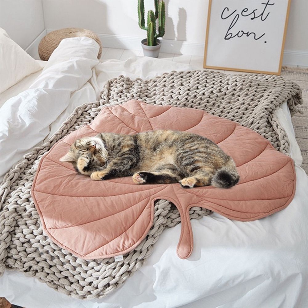 FrostLeaf™ Leaf Heart-Shaped Soft Cooling Dog Mat