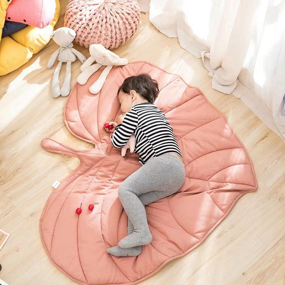 FrostLeaf™ Leaf Heart-Shaped Soft Cooling Dog Mat